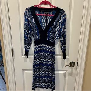 Women’s SZ S EXPRESS V-Neck Metallic Chevron Blue & Black Sweater Dress